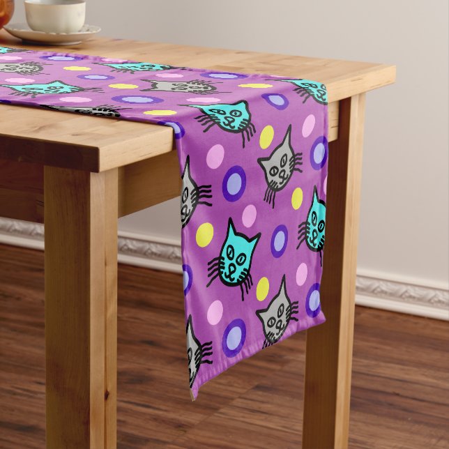 Chemin De Table Moyen Motif de chats mignons en Violet Moyenne Table Run (In Situ)