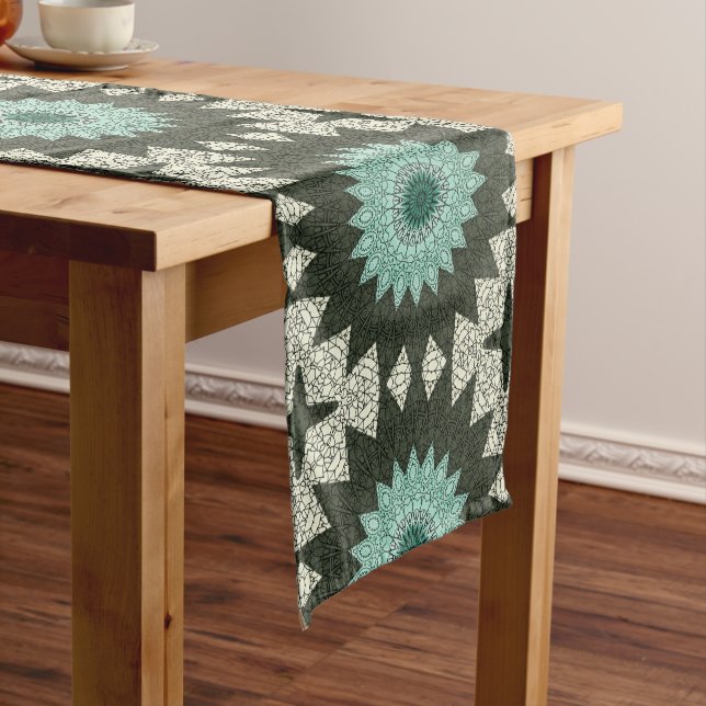 Chemin De Table Moyen Motif de mandala géométrique sarcelle et vert (In Situ)