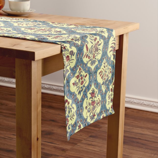 Chemin De Table Moyen Motif floral indien du 18e siècle (In Situ)