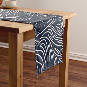 Chemin De Table Moyen Motif linéaire abstrait moderne de bleu marine et