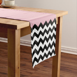 Chemin De Table Moyen Motif Zigzag noir et blanc, Chevron, rose