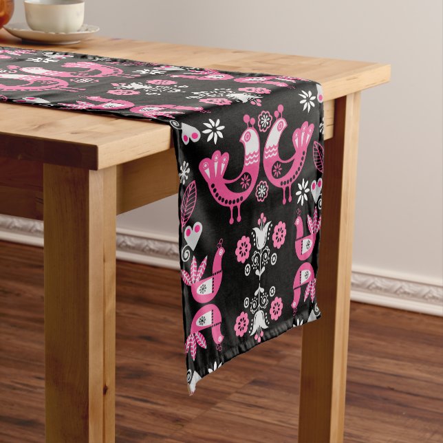 Chemin De Table Moyen Oiseaux roses et blancs du folklore scandinave (In Situ)