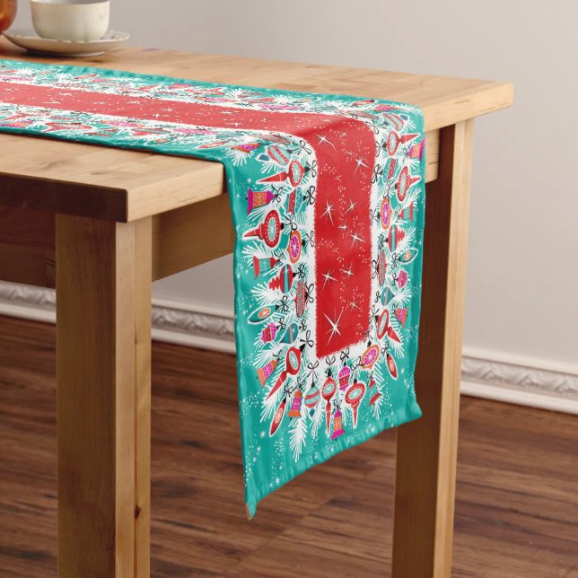 Chemin De Table Moyen Ornements Rétro de Noël (Retro Christmas Ornaments Table Runner coordinates with matching placemats and more!)