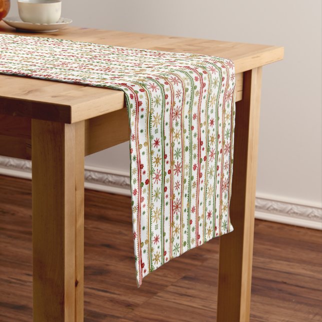 Chemin De Table Moyen Red Gold Green Snowflakes et Stripes (In Situ)