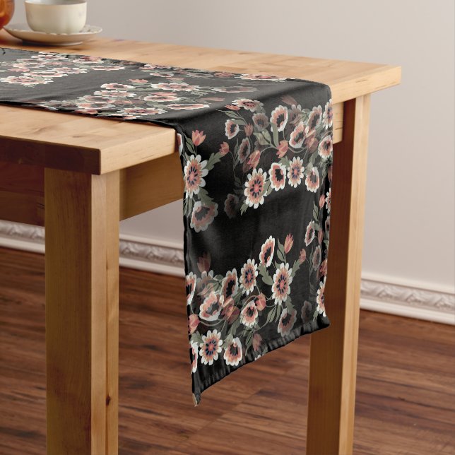 Chemin De Table Moyen Rose et vert doux d'inspiration baroque (In Situ)