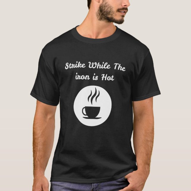 Chemise Coffee Iron Strike Tee sur T-Shirt Premium (Devant)