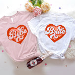 Chemise de la tribu de la mariée T-Shirt enterreme<br><div class="desc">T-Shirt de la mariée Babe enterrement de vie de jeune fille rétro Bride Tee
Vintage Bride To Be Demoiselle d'honneur de la mariée BrideTribe</div>