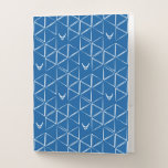 Chemise Dossier Triangle bleu de l'armée de l'air américaine<br><div class="desc">Ce design est doté d'un motif triangle bleu élégant et moderne, qui symbolise l'innovation, la force et la précision de l'armée de l'air des États-Unis. Représentant dévouement et excellence, cette oeuvre audacieuse rend hommage aux valeurs et à la mission de la Force aérienne, offrant une esthétique contemporaine et un attrait...</div>