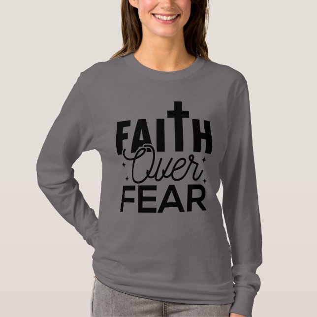 Chemise T-shirt mignonne grise avec écriture noire (Devant)