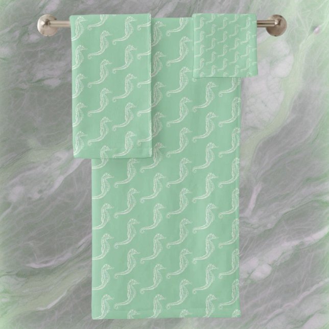 Cheval de mer blanc nautique Squelette Motif Vert (bathroom towel set on wall)
