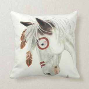 Cheval majestueux de mustang par le coussin de