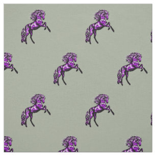 Cheval pourpre sur tissu gris
