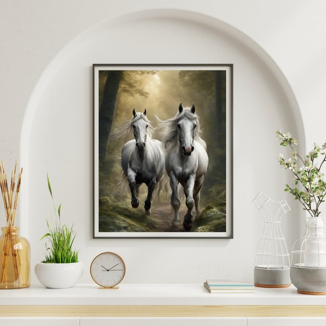 Chevaux blancs courir dans la Poster de la Forêt (White Horses Running in the Forest Poster)