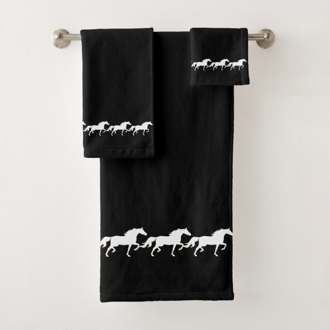 Chevaux blancs élégants et stylés sur fond noir (En situation)
