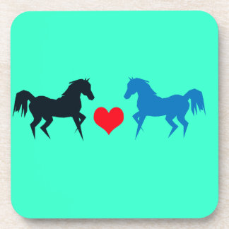 Chevaux dans des dessous de verre de liège d'amour