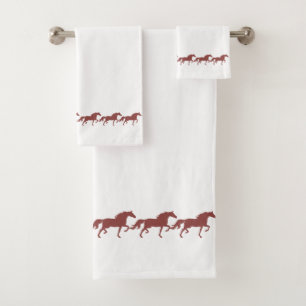 Chevaux de baie bruns élégants et stylés sur fond