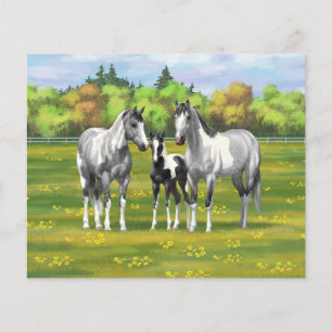 Chevaux De Peinture Gris De Pâte De Poisson En Été