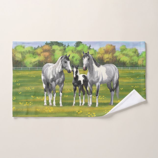 Chevaux De Peinture Gris De Pâte De Poisson En Été (Serviette à main)