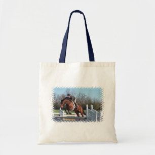 Chevaux et exposition sautant le petit sac