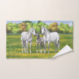 Chevaux Gris De La Pomme Blanche En Été