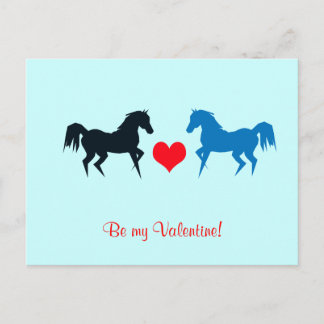 Chevaux noirs et bleus en carte postale d'amour