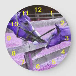 Chevaux violets dire bonjour Horloge murale