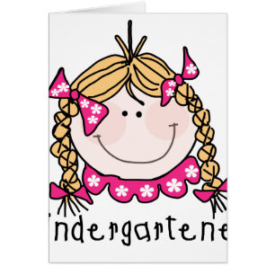 Cheveux blonds de fille de jardin d'enfants