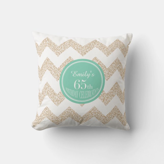 Chevron 65e anniversaire Coussin de fête avec nom (Recto)