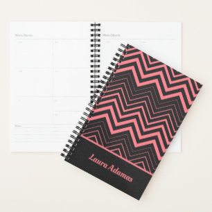 Chevron rose sur cuir noir