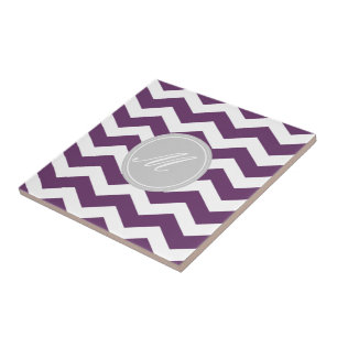 Chevron violet avec carreaux de monogrammes
