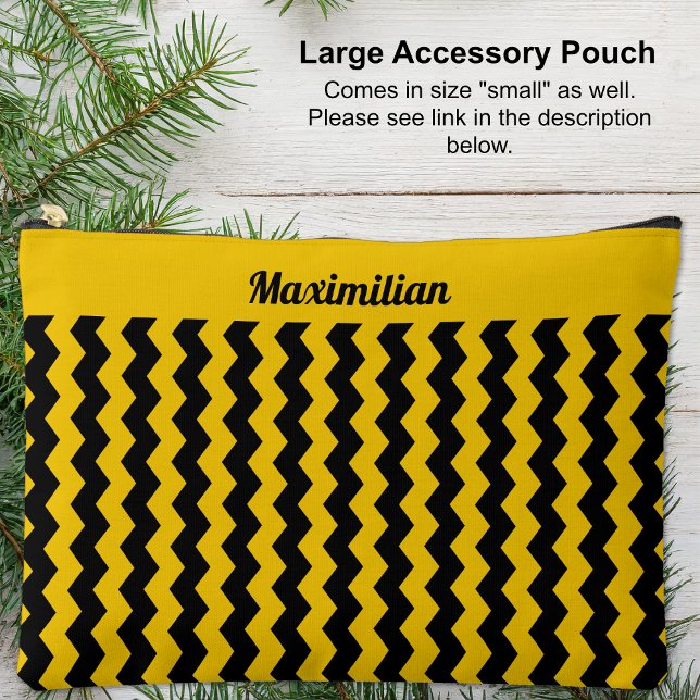Chevrons Jaunes et Noirs - Grand sac d'accessoires (Yellow and Black Chevrons - LARGE Accessory Pouch by Leapfroglisics Shop)