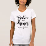 Chic Babe of Honor T-shirt noir et blanc<br><div class="desc">Bébé d'honneur dans un script et un coeur de topographie tendance,  pour votre servante d'honneur. Facilement customisé avec votre nom de choix,  et la fête sur.</div>