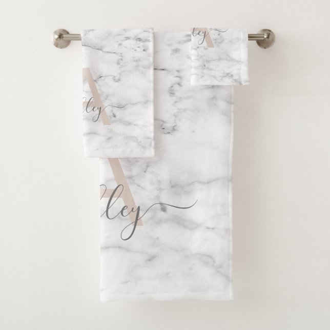 Chic Blush Pink White Marble Script Nom monogram (En situation)