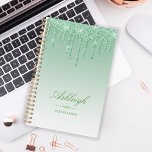 Chic Luxury Parties scintillant Drips Green 2024<br><div class="desc">Ce planificateur chic est doté d'une frise brillante verte fausse parties scintillant et d'un arrière - plan vert sombre. Personnalisez-le avec son nom en écriture élégante sur un séparateur de diamant vert. Les mots "2024 Planner" ou tout autre texte de votre choix apparaissent en sans serif police ci-dessous.</div>