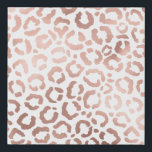 Chic Rose Gold Leopard Cheetah Poster de animal<br><div class="desc">Ce design élégant et chic est parfait pour la fashionista moderne. Il présente un poster de animal safari léopard/cheetah dessiné à la main sur un arrière - plan blanc simple et imprimé en faux or rose. C'est joli, mignon et tendance ! ***REMARQUE IMPORTANTE DE CONCEPTION : Pour toute demande de...</div>