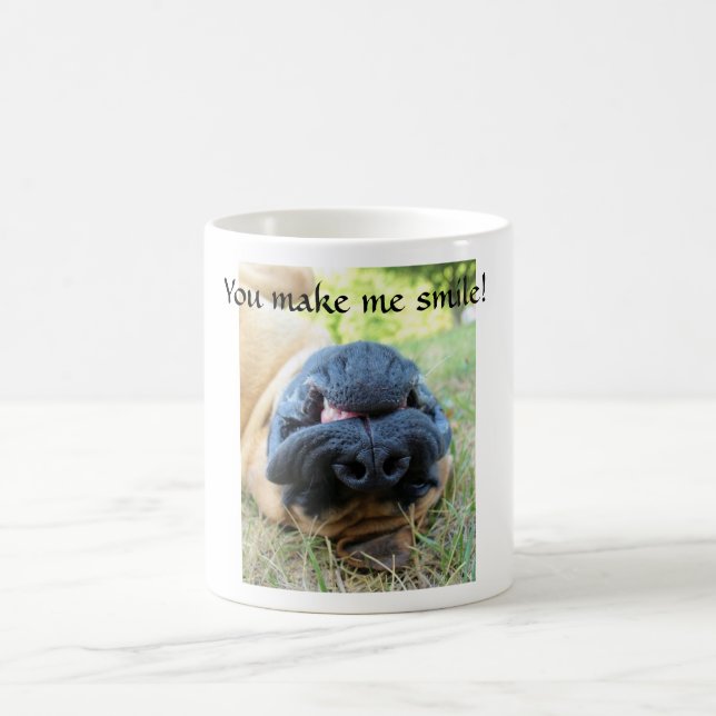Chien anglais de mastiff souriant - tasse (Centre)