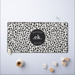 Chien dalmate Abstrait Motif Monogramme<br><div class="desc">Apportez de la personnalité à votre espace de travail avec l'Abstrait Monogram Desk Mat de l'Motif Dalmatien. Doté d'un design dalmate abstrait créatif, ce tapis de bureau ajoute une touche amusante et élégante à votre bureau tout en protégeant votre surface de travail. Customisez-le avec un monogramme pour un flair personnel,...</div>