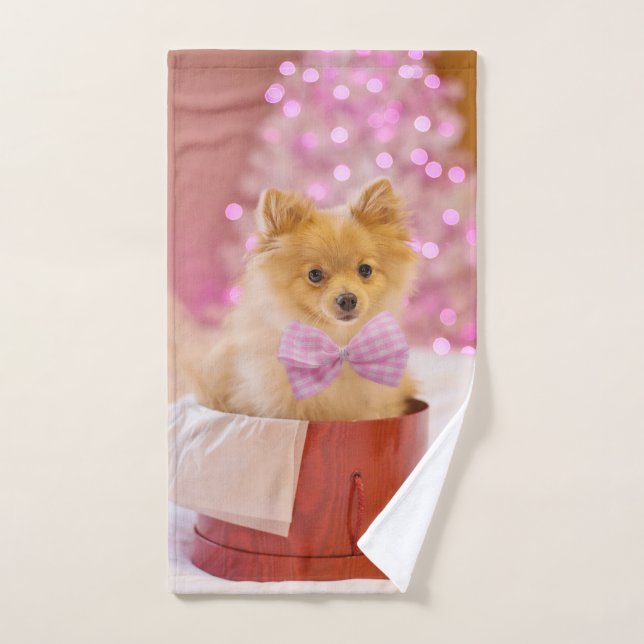 Chien mignon avec cou rose Photographie de Noël (Serviette à main)