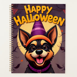 Chien mignon dans une scène d'Halloween avec des c