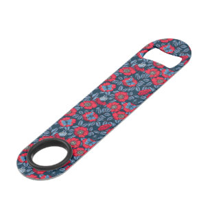 Chien rose et papillons en bleu et rouge