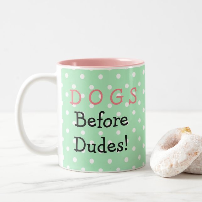 Chiens avant tasse verte de types (Avec donut)
