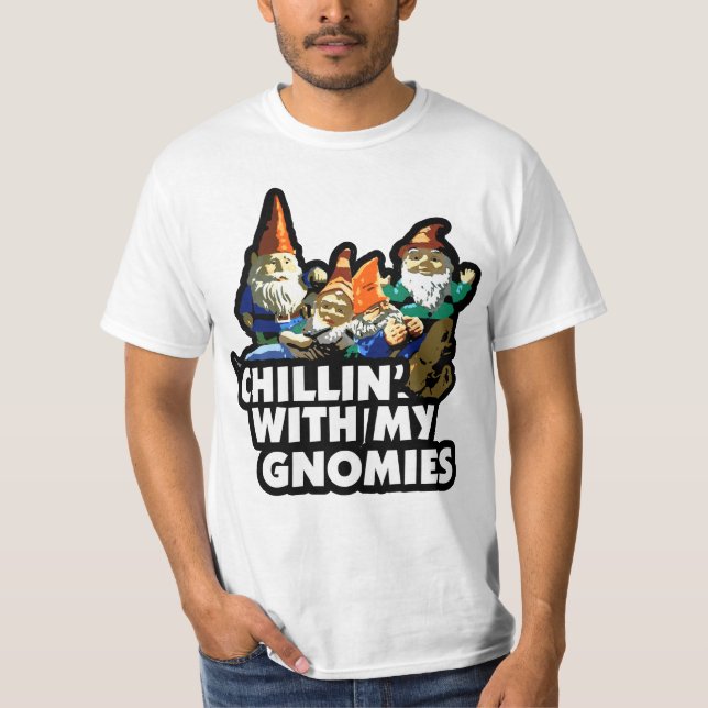 Chillin avec mon T-shirt de Gnomies (Devant)