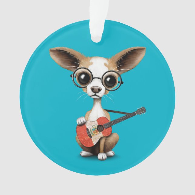 Chiot de chiwawa jouant la guitare péruvienne de (devant)