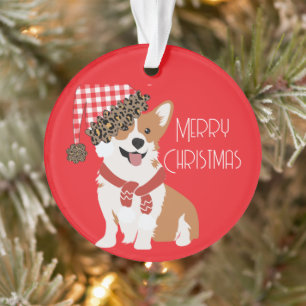 Chiot de vacances adorable portant un chapeau de P