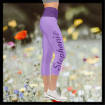 CHOISISSEZ VOTRE COULEUR Yoga capri leggings perso<br><div class="desc">CHOISISSEZ VOTRE COULEUR Personnalisé yoga capri leggings! Imprimé d'un bout à l'autre, avec votre nom dans un grand script violet foncé vers le haut d'une jambe! L'échantillon est violet clair avec la taille violet foncé, mais vous pouvez facilement customiser à la couleur de votre choix, "créer votre propre". Il est...</div>