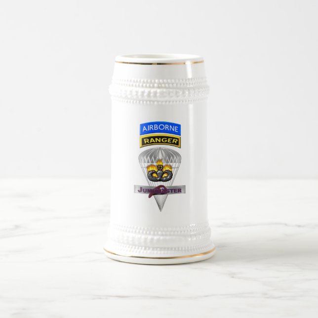 Chope À Bière Commémoration du capitaine de frégate (Centre)