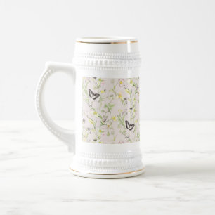 Chope À Bière fleurs délicates avec un papillon dans le style ch