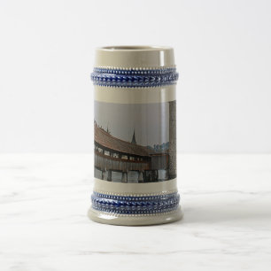 Chope À Bière Fraisez le pont, pont en bois médiéval, luzerne