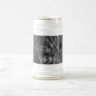 Chope À Bière Le cerf majestueux en pleine nature - Art noir et