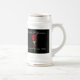 Chope À Bière Mariés aux Roses Rouges Date de Mariage Stein